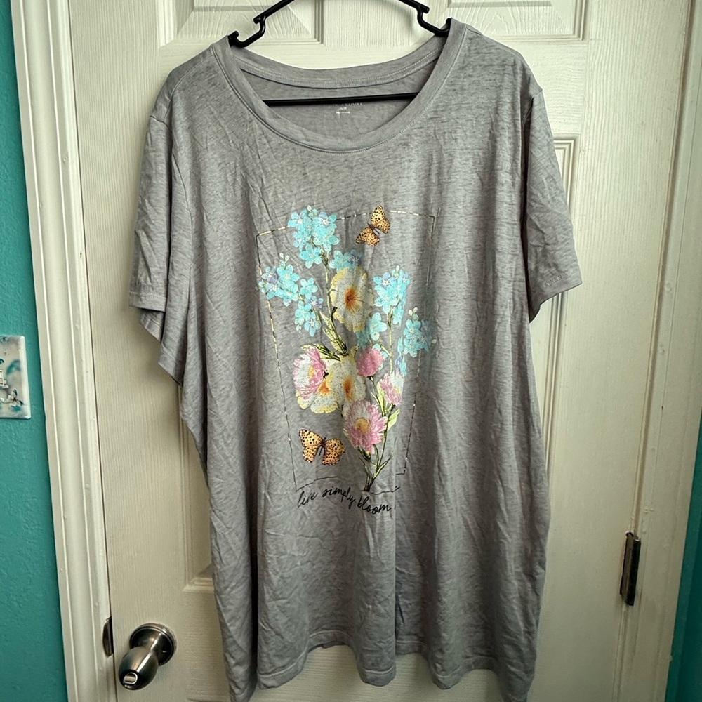 Women’s Short Sleeve Top with Floral Design